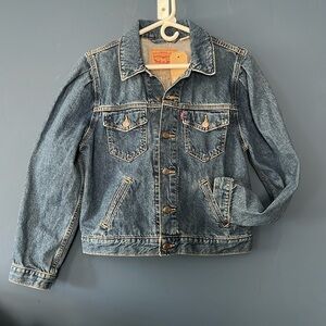 Levi Jean Jacket, trucker style with pleated sleeves
